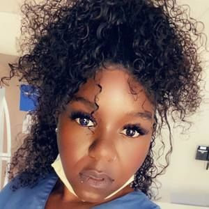 Meet your Posher, Chanelle